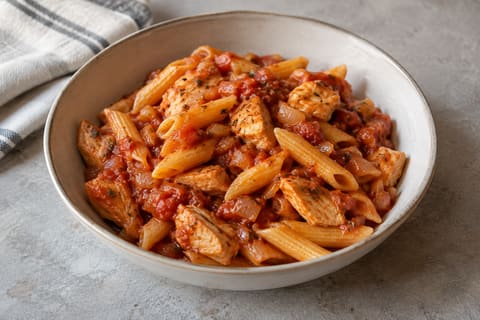 Chicken and tomato pasta — finished-dish illustration