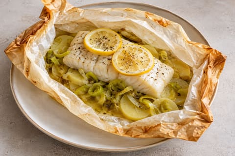 Cod, leek and potato parcels — finished-dish illustration