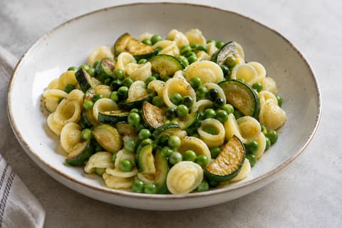 Courgette and pea pasta — finished-dish illustration
