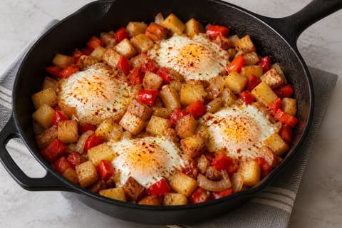 Potato, pepper and egg hash — finished-dish illustration